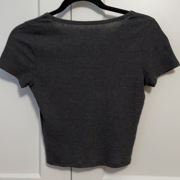 Hollister charcoal gray women’s ribbed crop top. Medium - Picture 4 of 4